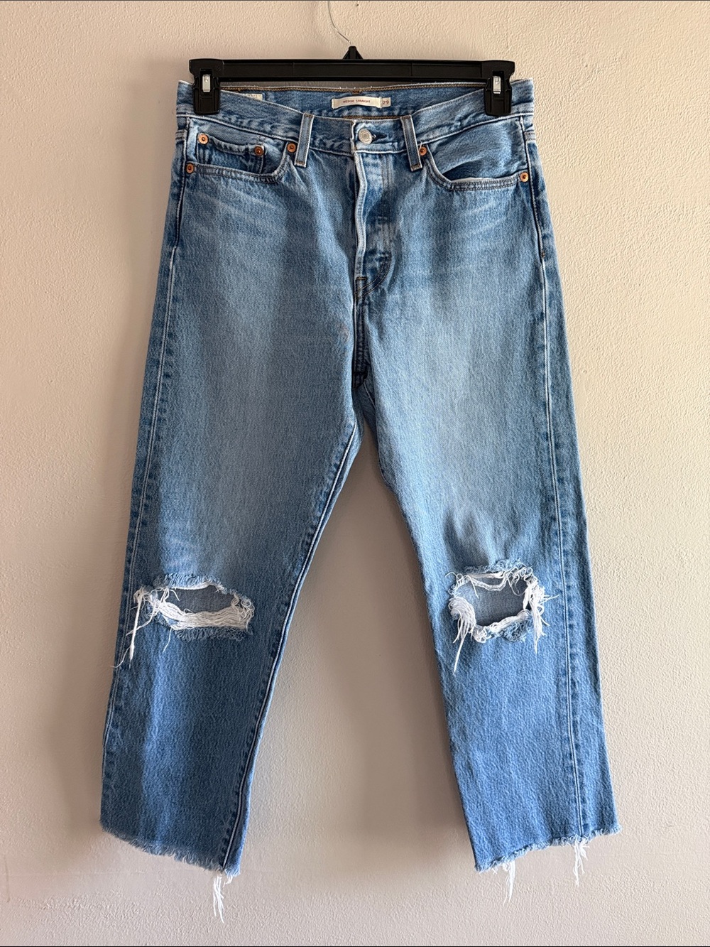 Levi’s premium wedgie straight jeans size 29